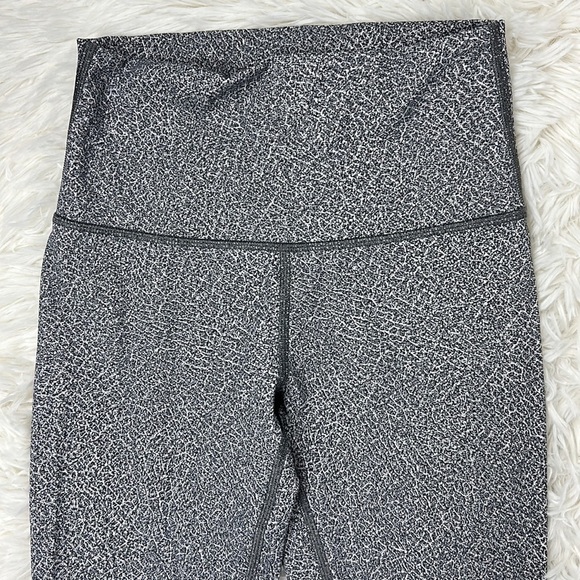 Lululemon Wunder Under Crop HR (Full-On Luxtreme 21") Fractal Alpine White - Picture 2 of 6